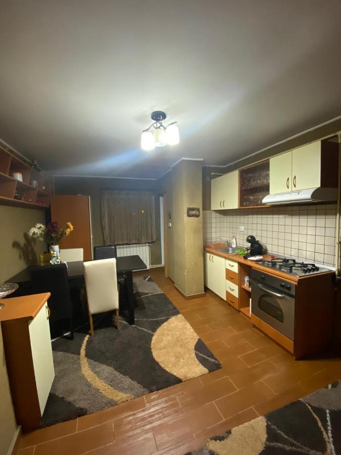 דירות פיטסטי Friend'S House מראה חיצוני תמונה
