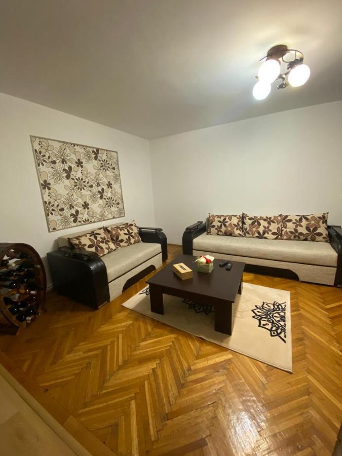 דירות פיטסטי Friend'S House מראה חיצוני תמונה
